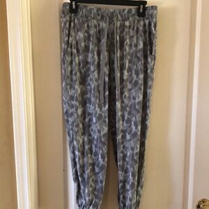 Cloth & Stone 100% Tencel Green Camo Mix Jogger Pants